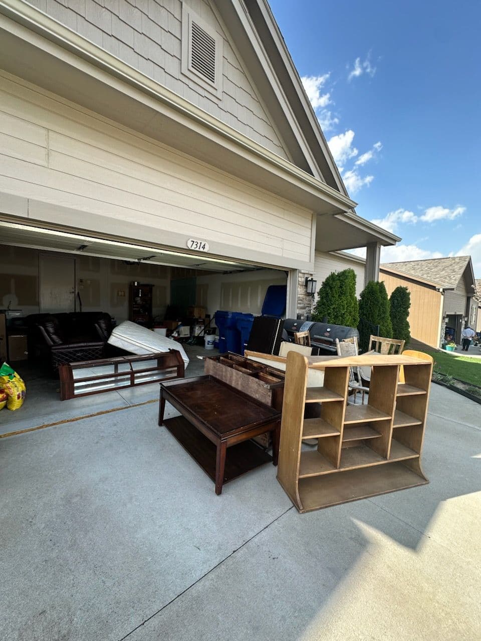 Garage Junk Removal in Action in Local Area image