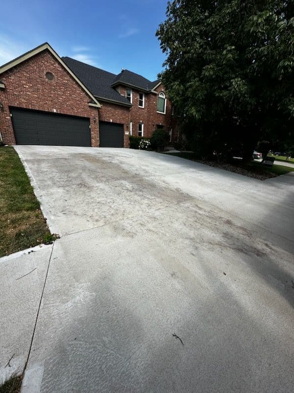 Gallery photos for Driveway Debris Cleared in Local Neighborhood: Image #2